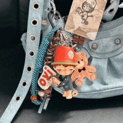 Diy keychain "Wandering the World with a Sword"